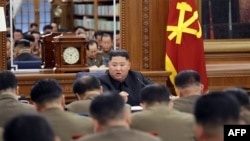 朝鲜领导人金正恩12月22日出席朝鲜劳动党第七次中央军事委员会第三次扩大会议。