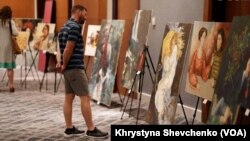 Проект Art territory UA ставить за мету врятувати українське мистецтво від знищення під час війни та пропагувати його світові. За рік організували 5 виставок-фандрейзингів у різних штатах США, зібрали понад 800 тисяч доларів.