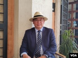 公民力量发起人杨建利博士在罗马接受美国之音采访 (美国之音/赵楠旭)