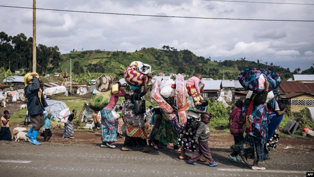 Bakimba bitumba bazali kokima bitumba ya batomboki ba M23 na Kibumba mpo na kokende na nzela ya Goma, Nord-Kivu, 16 sanza ya zomi na moko 2022.