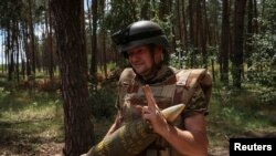 За даними експертів, через зменшення запасів снарядів 155-го калібру, українські військові намагаються економити та використовують з кожним днем їх ​​все менше і менше 