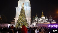 Різдвяна ялинка на Софійській площі в Києві 6 грудня 2023 року