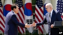 韩国总统尹锡悦2023年4月26日在白宫与拜登总统举行联合记者会。