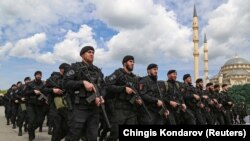 Архівне фото: військові на параді в Чечні, Грозний, 2022 рік