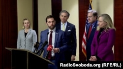 "Після двох років напруженої боротьби ми розуміємо, що президент Зеленський шукає оновлення та інший підхід, і це, безсумнівно, у його праві. І ми це право підтримуємо" – Джейсон Кроу