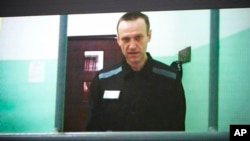 俄罗斯反对派领导人纳瓦尔尼 (Alexei Navalny)2023年6月22日在莫斯科监狱通过视频接受俄罗斯最高法院聆讯。 （美联社）