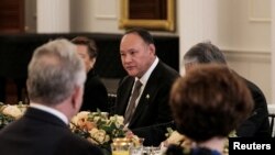 菲律宾国防部长吉尔伯托·特奥多罗(Gilberto Teodoro)在华盛顿与美国国务卿布林肯、国防部长奥斯汀和白宫国家安全顾问沙利文举行会谈。（2024年4月12日）
