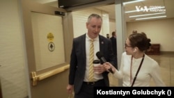 Кореспондентка української служби Голосу Америки в Конгресі США, Катерина Лісунова під час роботи. Фото: Костянтин Голубчик