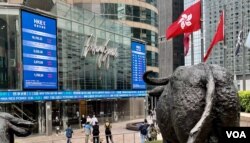 香港股市在12月10日区议会选举投票结束后，出现反覆下跌的趋势，恒生指数徘徊在16,000点左右的2023年度最低位置 (美国之音/汤惠云)