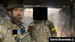 Девід Брамлетт з побратимом в Іноземному Легіоні ЗСУ. Харківська область, 2022 р.