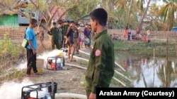 ရခိုင်မြောက်ပိုင်းက မြို့နယ် တချို့မှာ ပြန်လည်‌‌ထူထောင်ရေး ကူညီပေးနတဲ့ ရက္ခိုင့်တပ်တော်AA တပ်ဖွဲ့ဝင်များ (မေလ ၂၀၂၃)
