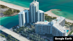 Ілюстрація One Bal Harbour (ліворуч) у Google Earth. Комплекс у Флориді, де Віктор Перевалов володіє двома кондомініумами, які Мінюст США намагається конфіскувати.