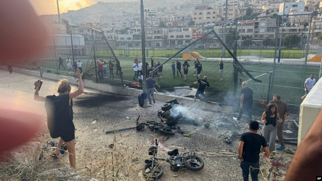 Fusha e futbollit në Lartësitë e Golanit ku 12 të rinj humbën jetën nga një sulm që dyshohet se u krye nga grupi militant Hezbollah