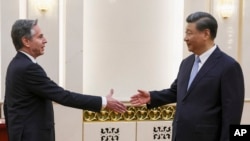 中国领导人习近平在北京人大会堂会晤到访的美国国务卿布林肯。（2019年6月19日）