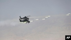 Helikopterët kinezë duke marrë pjesë në një stërvitje ushtarake të përbashkët me Rusinë në vitin 2021