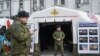 Пункт набору контрактників на службу в російській армії з рекламою геройства, а також значної платні та інших пільг у місті Ростов на Дону 3 березня 2024 р.