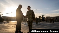 Міністр оборони США Ллойд Остін III відвідує авіабазу Ербіль в Іраку 7 березня 2023 року.