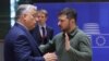 Угорський прем'єр-міністр Віктор Орбан розмовляв з українським президентом Володимиром Зеленським на саміті ЄС в Брюсселі 27 червня 2024 р.