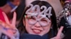 全球在新年烟花、反思和王室的告别下 迎接2024年