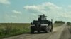 Український військовослужбовець на Humvee поблизу нещодавно звільненої Новодарівки. Фото: Reuters, зроблено 21 липня 2023 року
