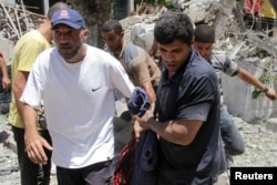 Палестинці несуть жертву поблизу агенції ООН UNRWA (United Nations Relief and Works Agency) 23 червня 2024 року