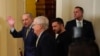 Сенатор від Республіканської партії США Ліндсі Грем наголосив, що чітко дав зрозуміти Зеленському, що затримка у голосуванні за фінансування для України не має нічого спільного із недостатнім підкресленням важливості допомоги. Фото: Reuters