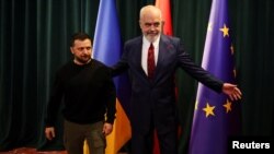 Президент Володимир Зеленський називає албанського прем’єр-міністра Еді Раму “безкомпромісним другом України” за тверду підтримку, яку Албанія послідовно виголошує у відповідь на російську агресію.