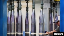 Виробництво артилерійських боєприпасів 155 mm на заводі німецької компанії Rheinmetall.