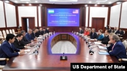 2023年11月7日，美国-乌兹别克斯坦战略伙伴关系对话第三届会议在乌兹别克斯坦塔什干召开。（美国国务院照片）
