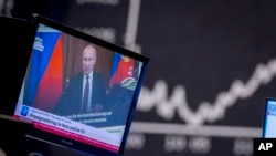 Російські платформи адаптуються працювати в умовах санкційного режиму. Фото: AP