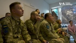 Бойові медики тренуються робити переливання крові на полі бою – репортаж із Бучі. Відео