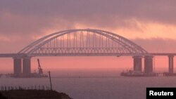 Архівне фото: Міст, що поєднує Крим з територією Росії, побудовано без дозволу України. REUTERS/Pavel Rebrov/File Photo