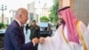 Hệ thống truyền thông của Saudi đã trình bày cảnh hai người “chạm tay” bằng nắm đấm cho dân chúng Saudi và thế giới Á Rập chứng kiến. Dân chúng Saudi hài lòng. Địa vị của M.B.S. trong thế giới Á Rập được nâng cao.