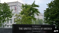 s a view of the US embassy in Kyiv on May 18, 2022, as the embassy reopens after closing it for three months due to the Russian invasion. (Photo by Sergei SUPINSKY / AFP)