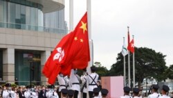 当局在香港主权移交中国24周年纪念日举行升旗仪式（路透社）