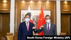 中韩外长2022年8月9日在青岛会晤（美联社）