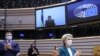 Президентка Єврокомісії: ЄС може надати біженцям з України права на проживання, доступ до роботи та житла