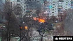 Житловий район Маріуполя після обстрілів після початку повномасштабного російського вторгнення до України, 3 березня 2022 Twitter @AyBurlachenko via REUTERS