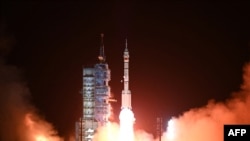 资料照片：2022 年 11 月 29 日晚，长征二号 F 运载火箭搭载神舟十五号飞船和三名宇航员前往中国天宫空间站，从中国西北部甘肃省酒泉卫星发射中心升空。