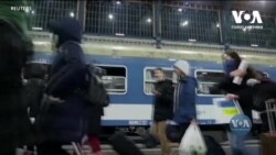 Де та як живуть українські біженці зараз – підсумки тривожного року. Відео