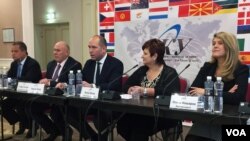Новообраний провід СКУ. Зліва направо: Андрій Футей, Стефан Романів, Павло Грод, Анна Кісіль, Олена Кошарна