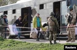 Евакуйовані з "Азовсталі" цивільні мешканці Маріуполя, 1 травня 2022 REUTERS/Alexander Ermochenko
