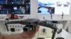 Дрон Mavic Pro 2 провідного китайського виробника DJI на виставці в Шанхаї (Photo by Hector RETAMAL / AFP) 