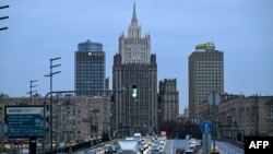 Вид на центральное здание МИДа РФ в Москве.