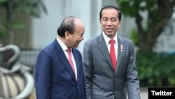 Chủ tịch nước Nguyễn Xuân Phúc và Tổng thống Indonesia Joko Widodo ngày 22/12/2022. Photo Twitter Indonesian Embassy in Hanoi @IndonesiaHanoi.