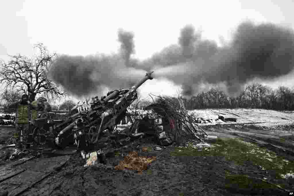 Ukrainian servicemen shoot towards Russian positions in the frontline at an undisclosed location in the Donetsk region, Ukraine, Nov. 23, 2022.