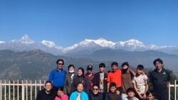 བོད་ཕྲུག་ཁྱིམ་སྡེའི་སློབ་ཟུར་ཚོགས་པས་སློབ་ཕྲུག་གུང་སེང་འགྲོ་ས་མེད་པ་ཁག་ཅིག་གུང་སེང་ལ་བསུས་པ།