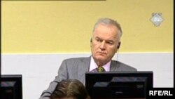Ратко Младич у залі міжнародного трибуналу в Гаазі