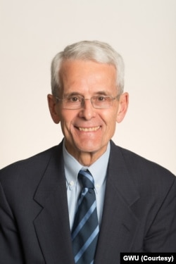 美国乔治·华盛顿大学国际关系教授罗伯特·萨特（Robert Sutter）