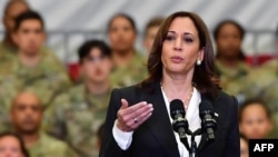 美国副总统哈里斯（Kamala Harris）4月18日在范登堡太空部队基地发表演讲。